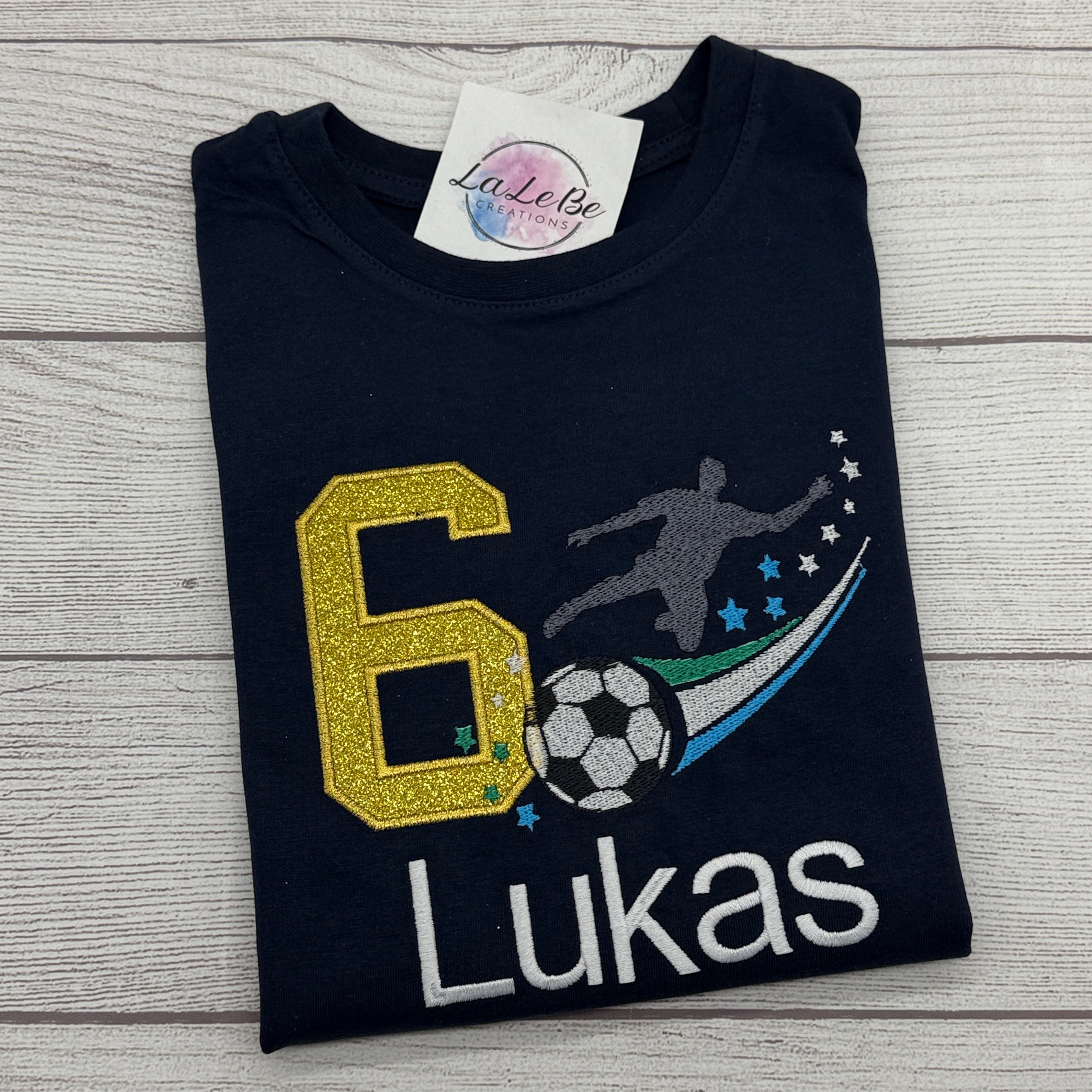 Besticktes Fußball Geburtstagsshirt für Kinder – Personalisiert mit Name und Alter