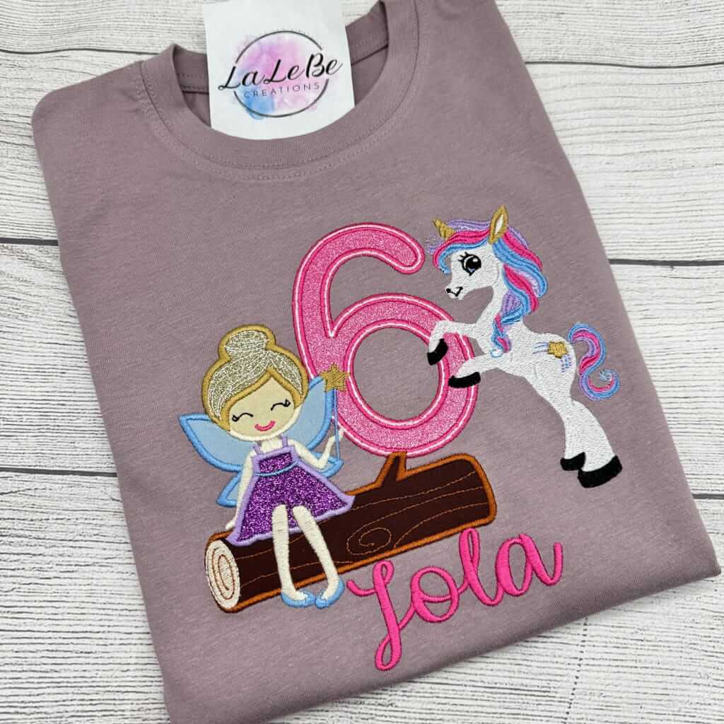 Fee und Einhorn Geburtstag T-Shirt für Kinder - Bestickt