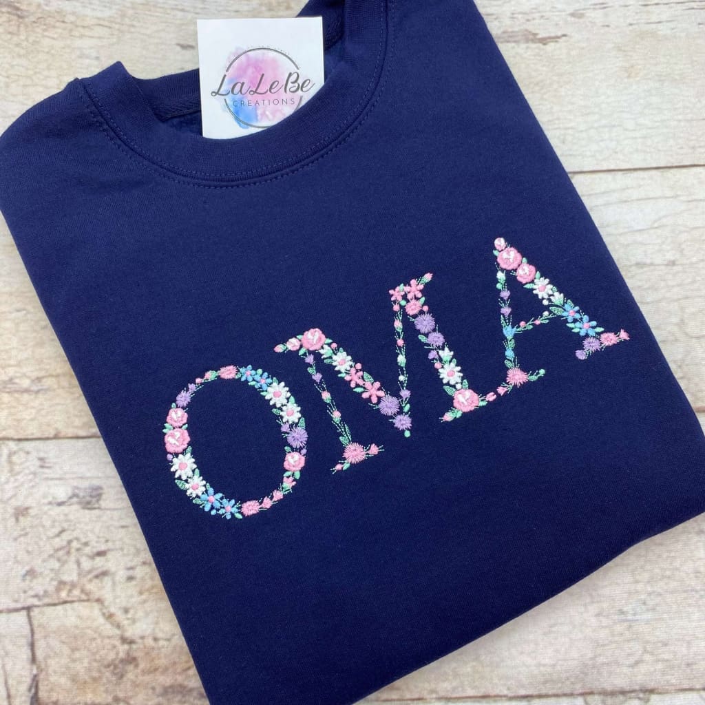 Floral besticktes Oma-Sweatshirt – Personalisierte