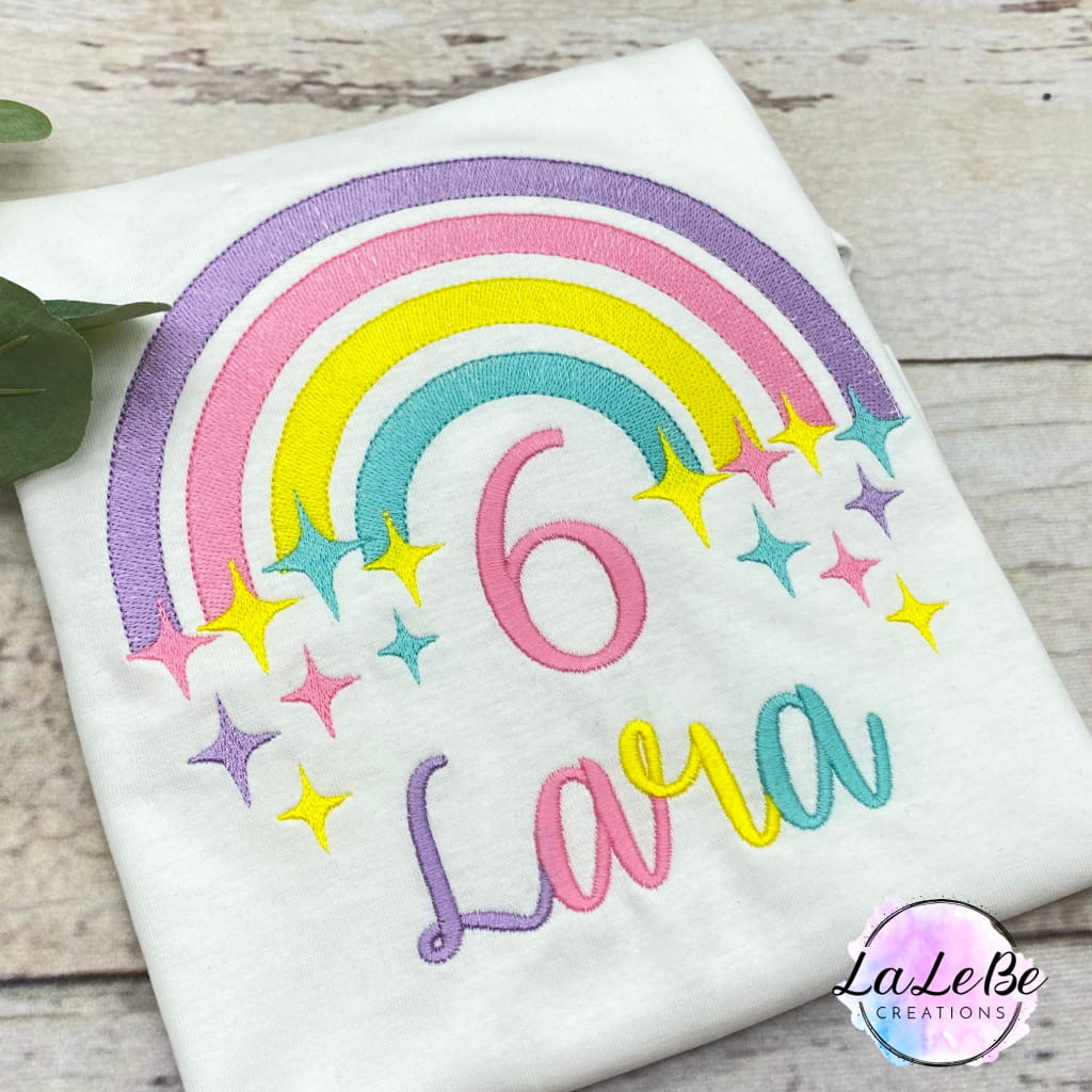 Geburtstagskind T-Shirt mit Namen & Regenbogen