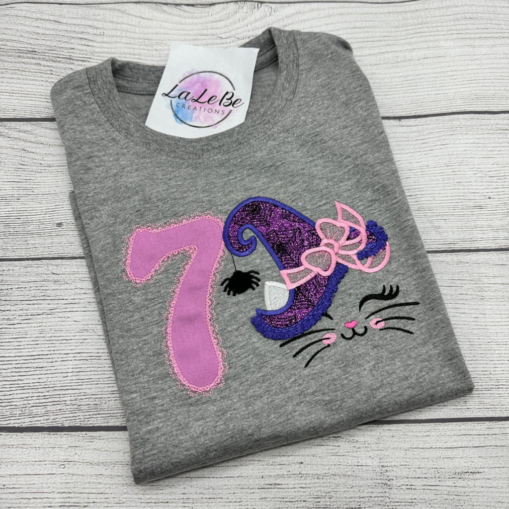 Hexe-Katze Geburtstags-T-Shirt