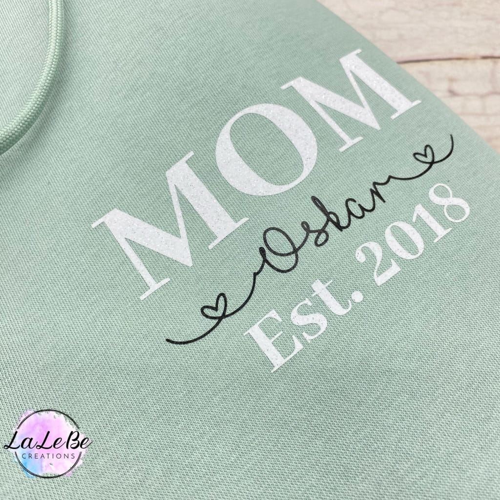 Mama Hoodie mit Kindernamen und Jahrezahlen