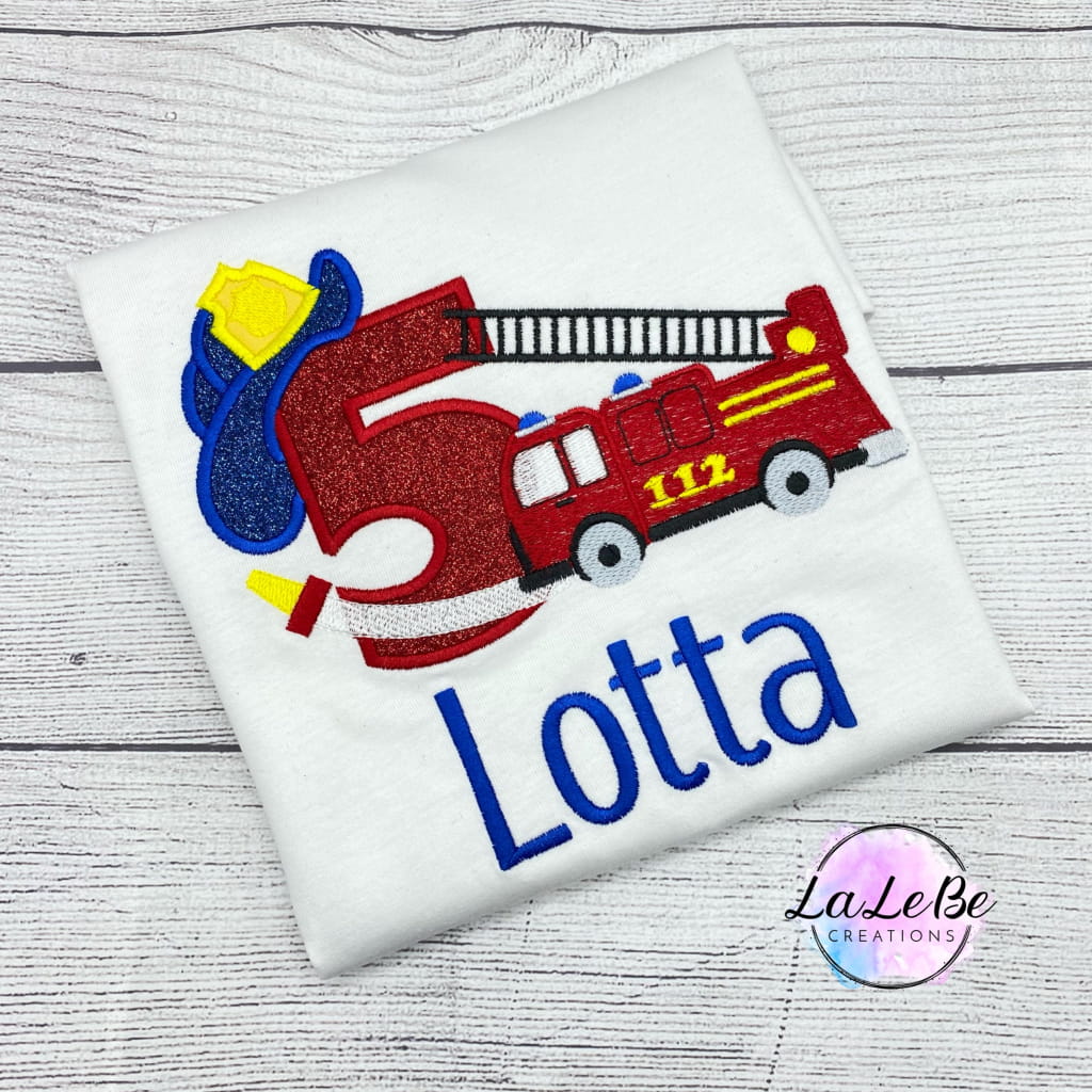 Personalisierte Geburtstags-T-Shirt mit Feuerwehrwagen