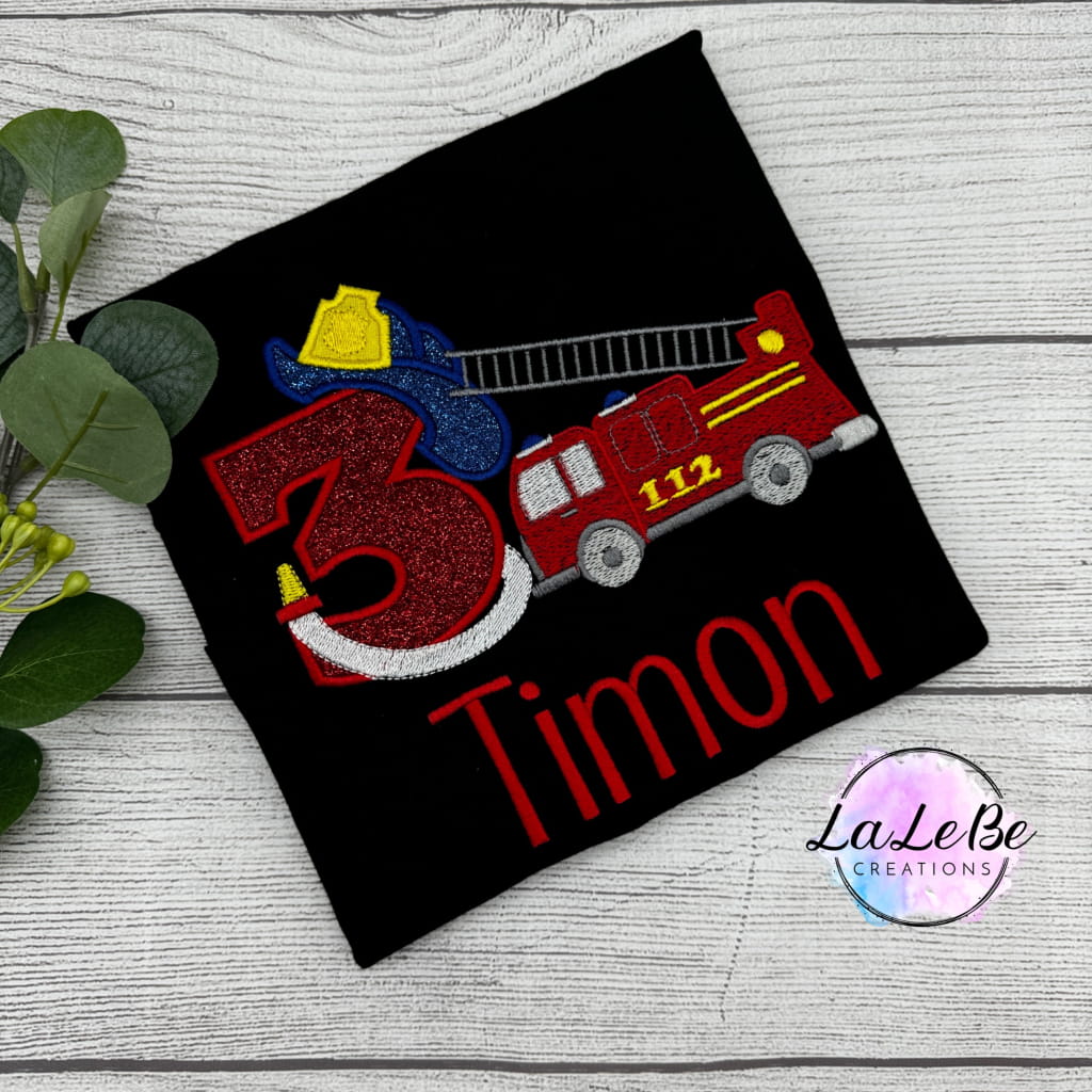 Personalisierte Geburtstags-T-Shirt mit Feuerwehrwagen