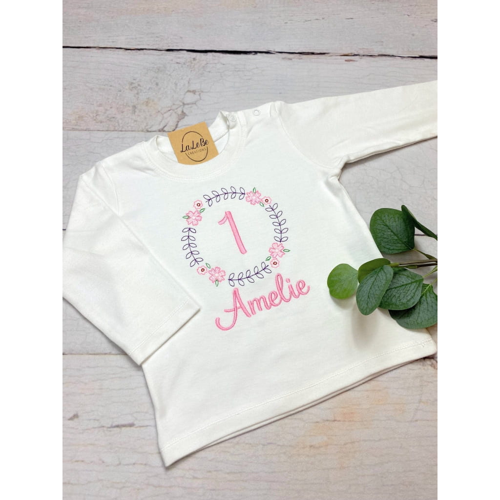 Personalisiertes Geburtstagsshirt mit Blumenkranz