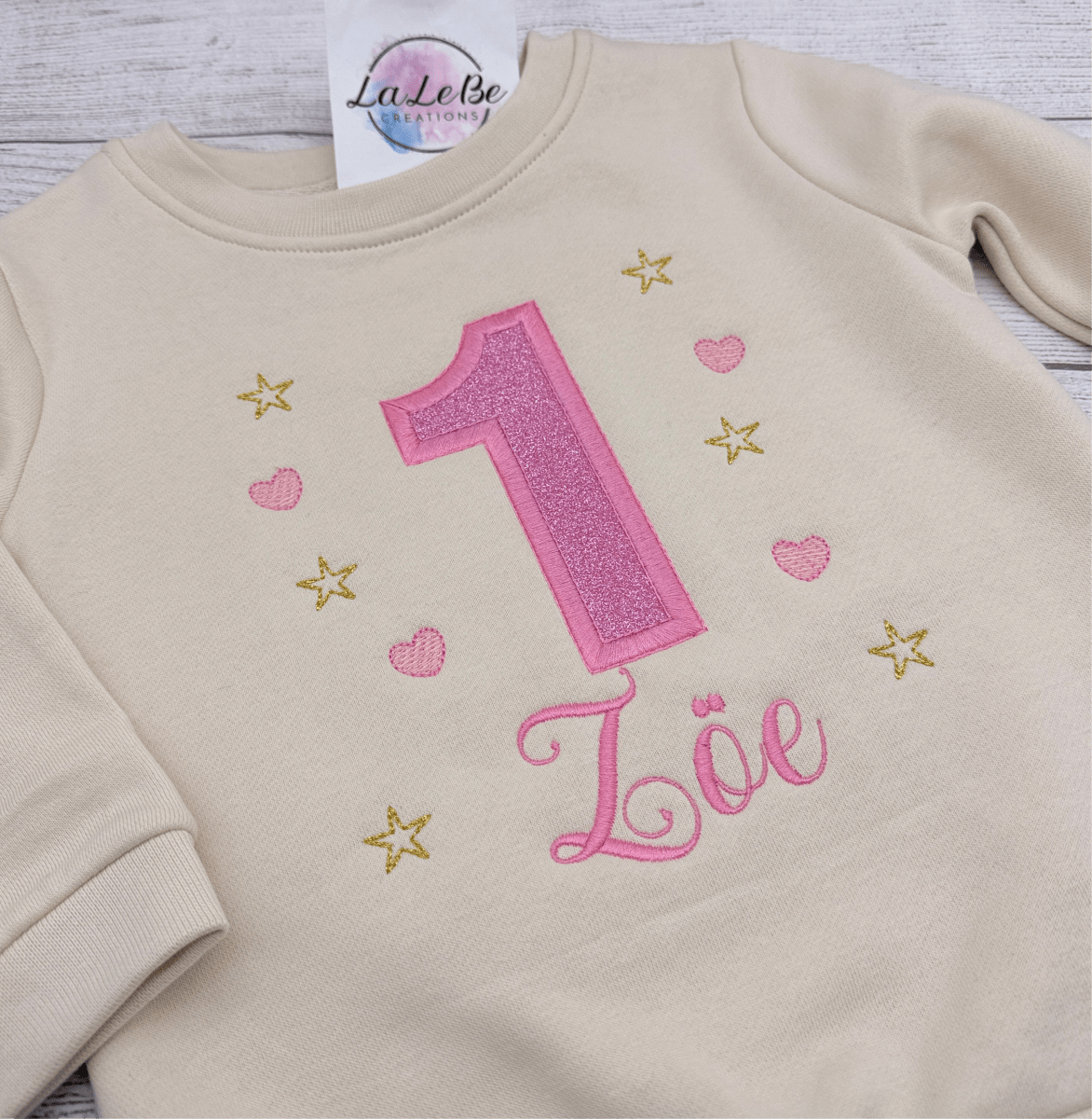 Personalisiertes Geburtstagsshirt mit Name und Glitzer-Zahl