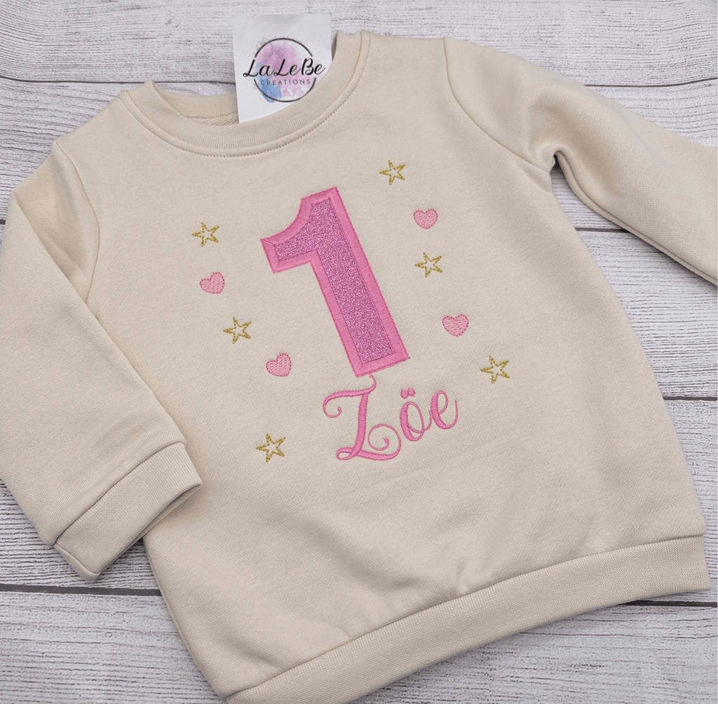 Personalisiertes Geburtstagsshirt mit Name und Glitzer-Zahl (Bild 5 von 7)
