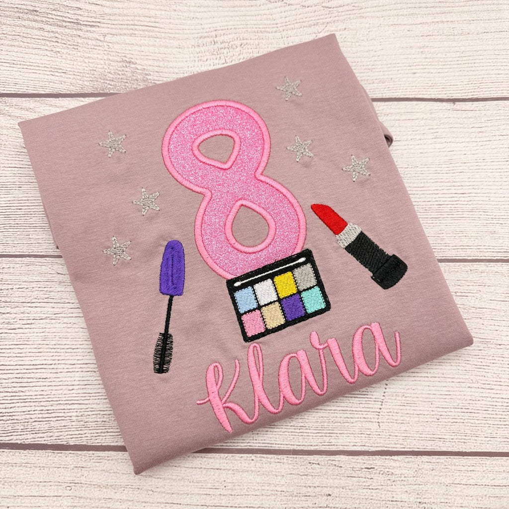 Make-up Geburtstagsshirt Mädchen – mauve T-Shirt mit Glitzerzahl und Schmink-Stickerei – LaLeBe Creations