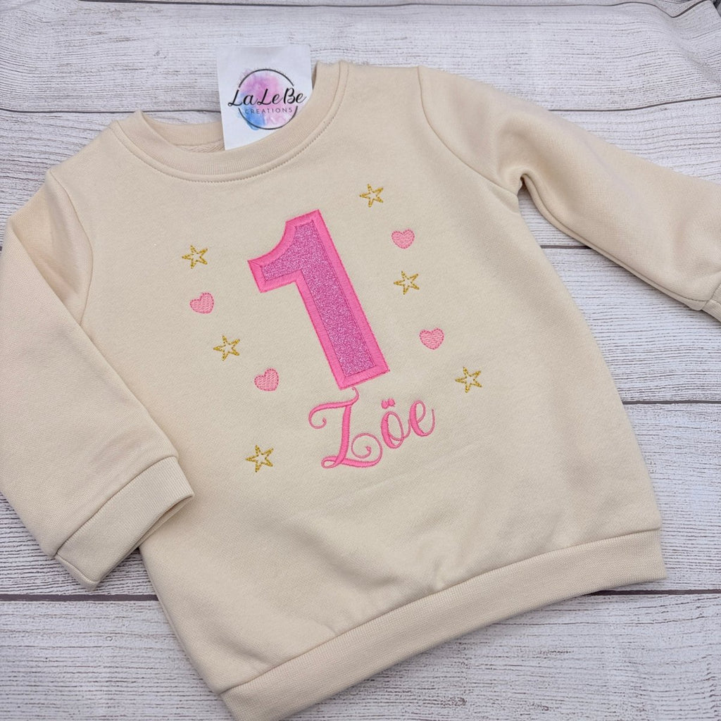 Personalisiertes Geburtstagsshirt mit Name und Glitzer-Zahl (Bild 3 von 7)