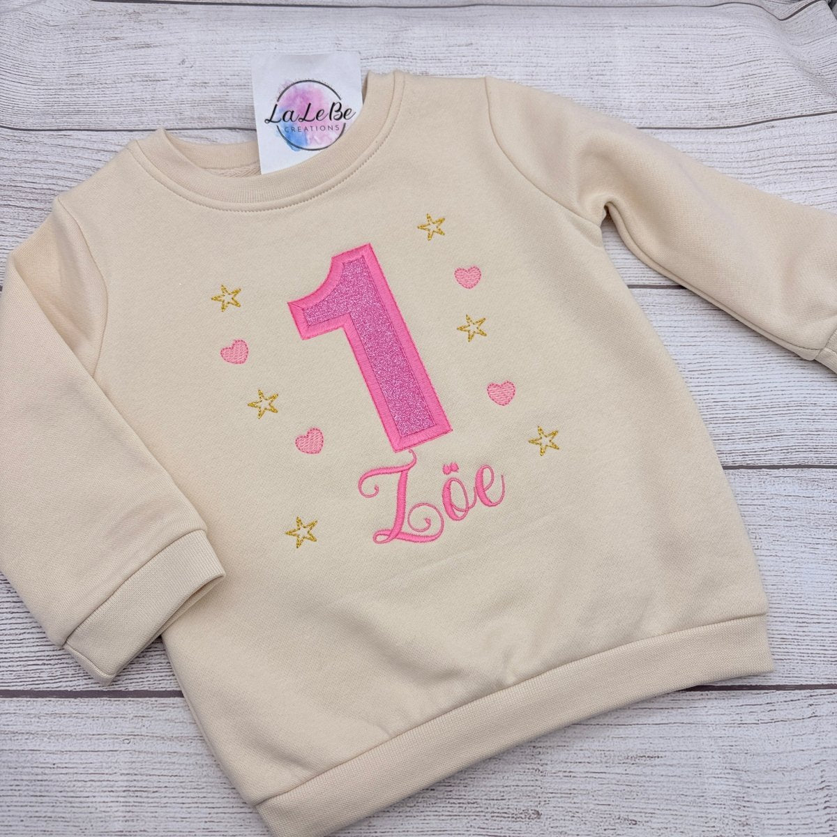 Personalisiertes Geburtstagsshirt mit Name und Glitzer-Zahl