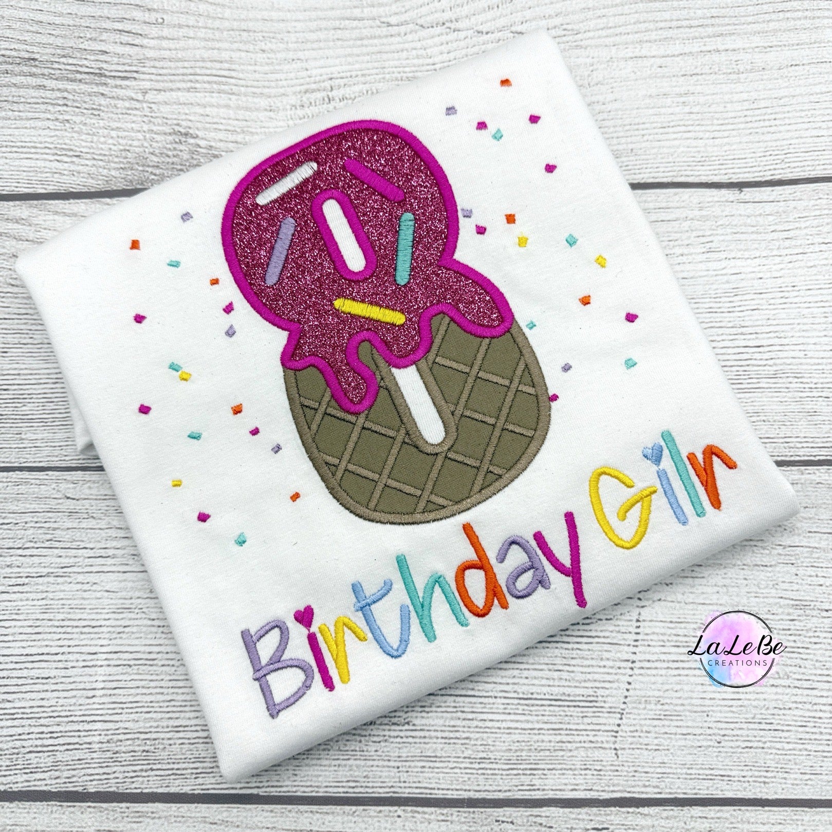 Personalisiertes Geburtstagsshirt aus Eis mit Streuseln und Glitze