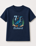 Besticktes Kinder Geburtstagsshirt mit Meeressaurier, Name und Zahl (Bild 1 von 4)