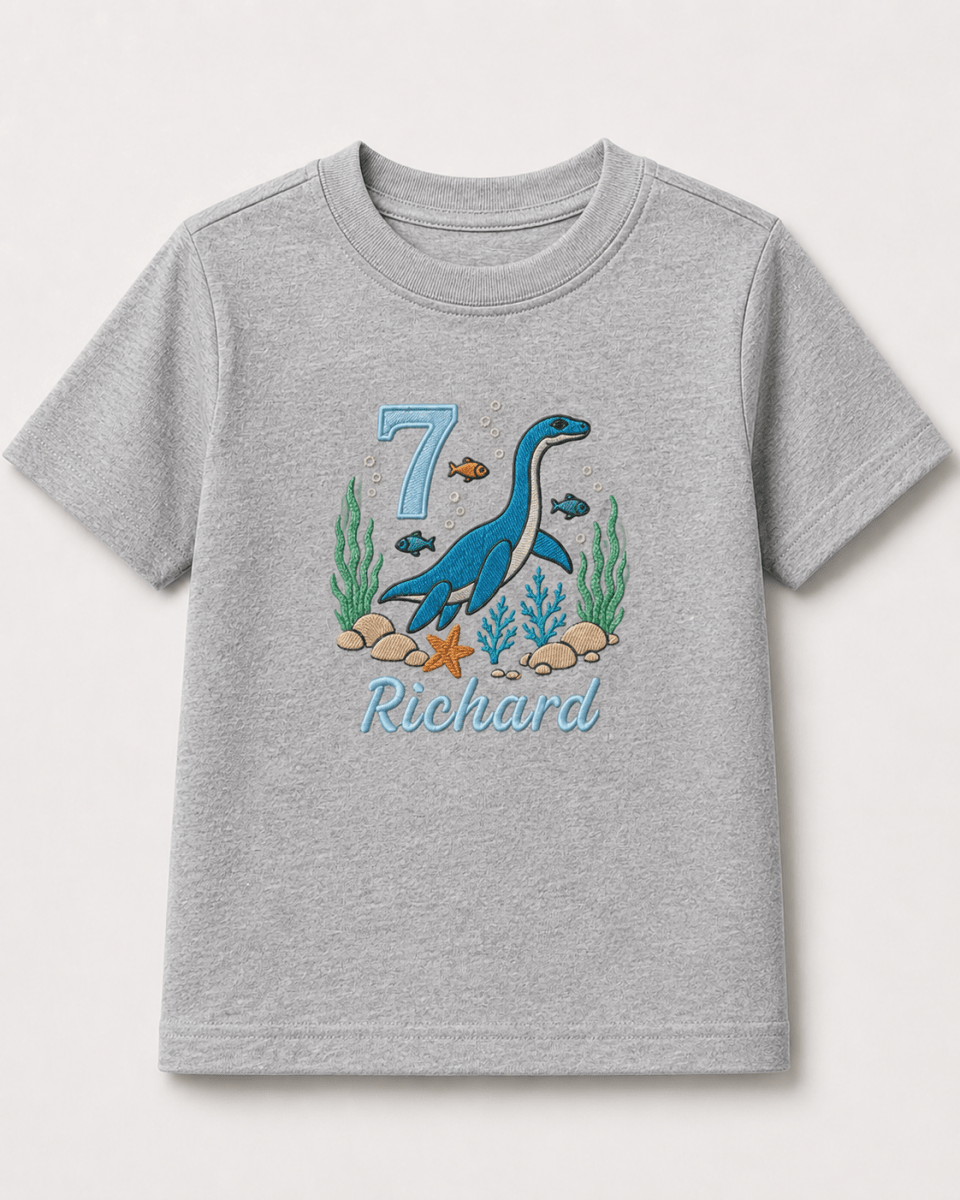 Besticktes Kinder Geburtstagsshirt mit Meeressaurier, Name und Zahl