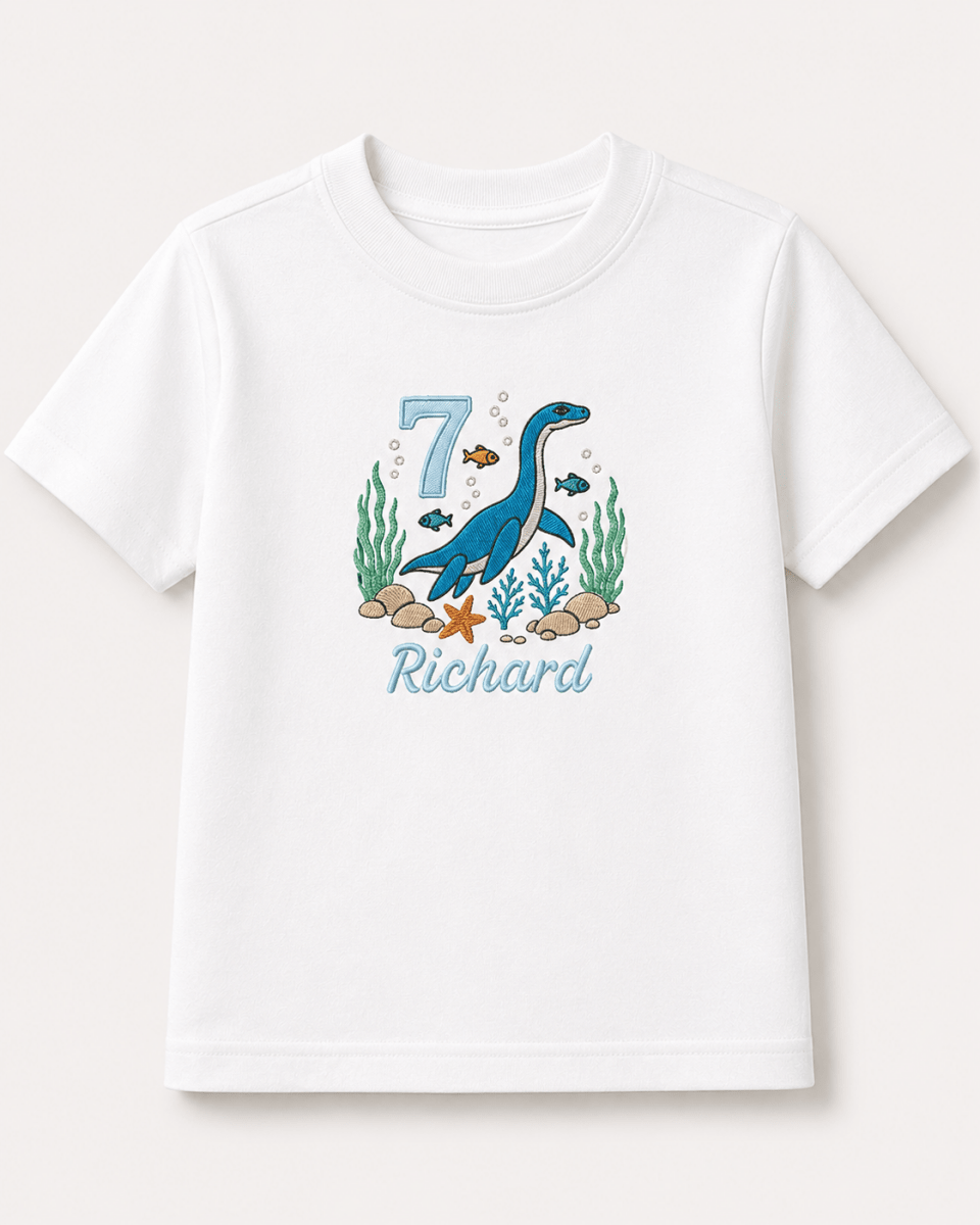 Besticktes Kinder Geburtstagsshirt mit Meeressaurier, Name und Zahl