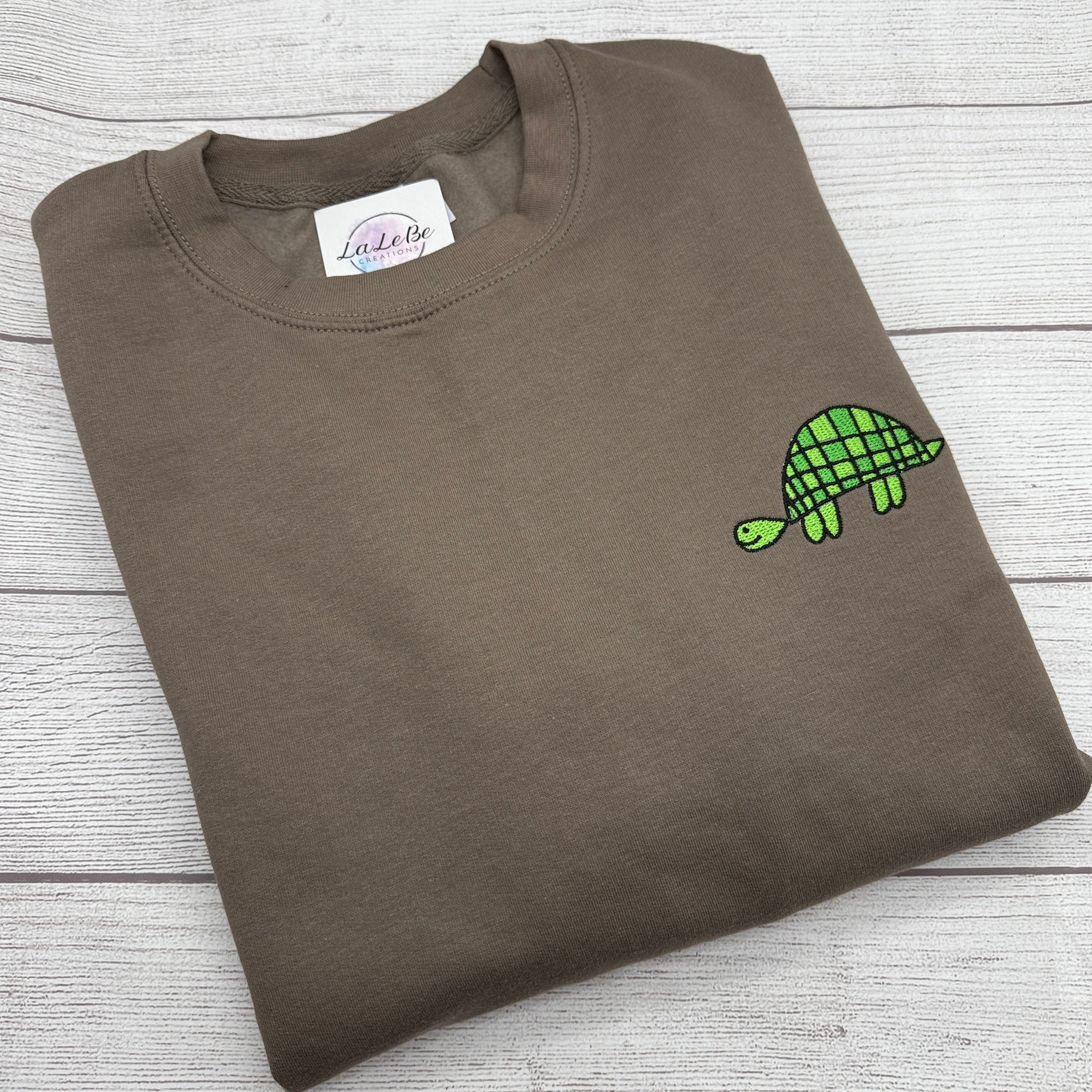 Besticktes Sweatshirt mit Kinderzeichnung - Mokka