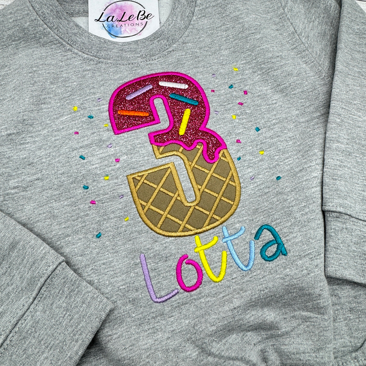 Personalisiertes Geburtstagsshirt mit Eis, Streuseln und Glitzer (Bild 17 von 18)