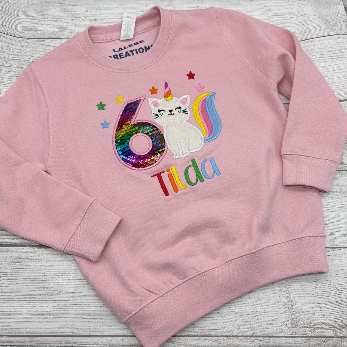 Einhorn Katze Geburtstagsshirt Mädchen – rosafarbenes Sweatshirt mit Wendepailletten-Zahl