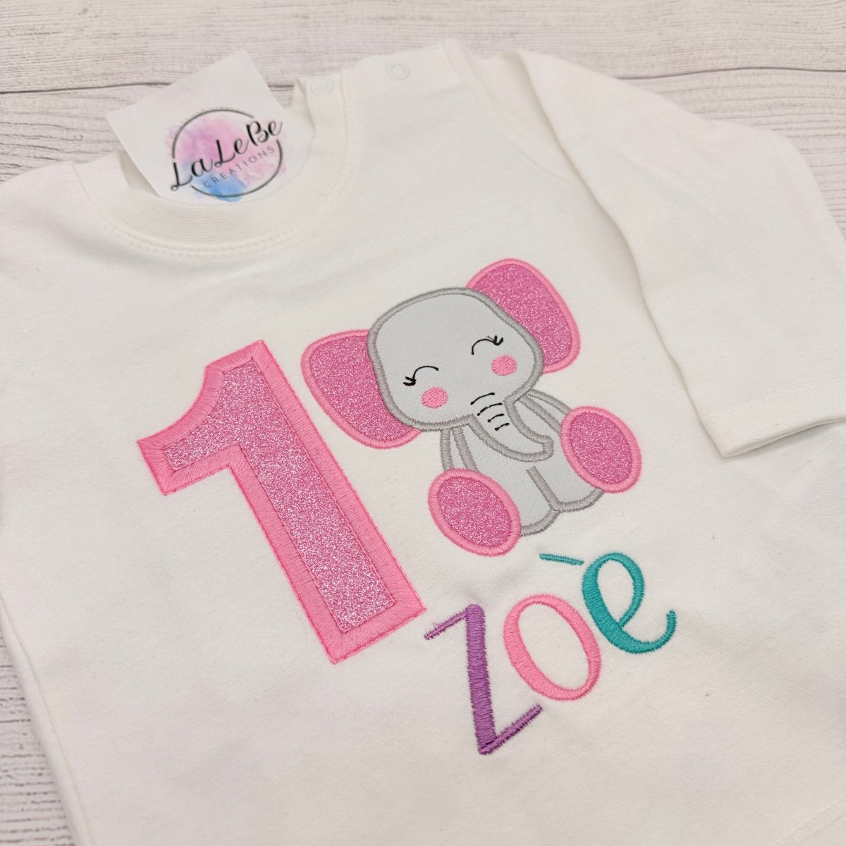 Besticktes Elefant Geburtstagsshirt Kinder – weiß mit Glitzer-Applikation und Name Zoè – LaLeBe Creations