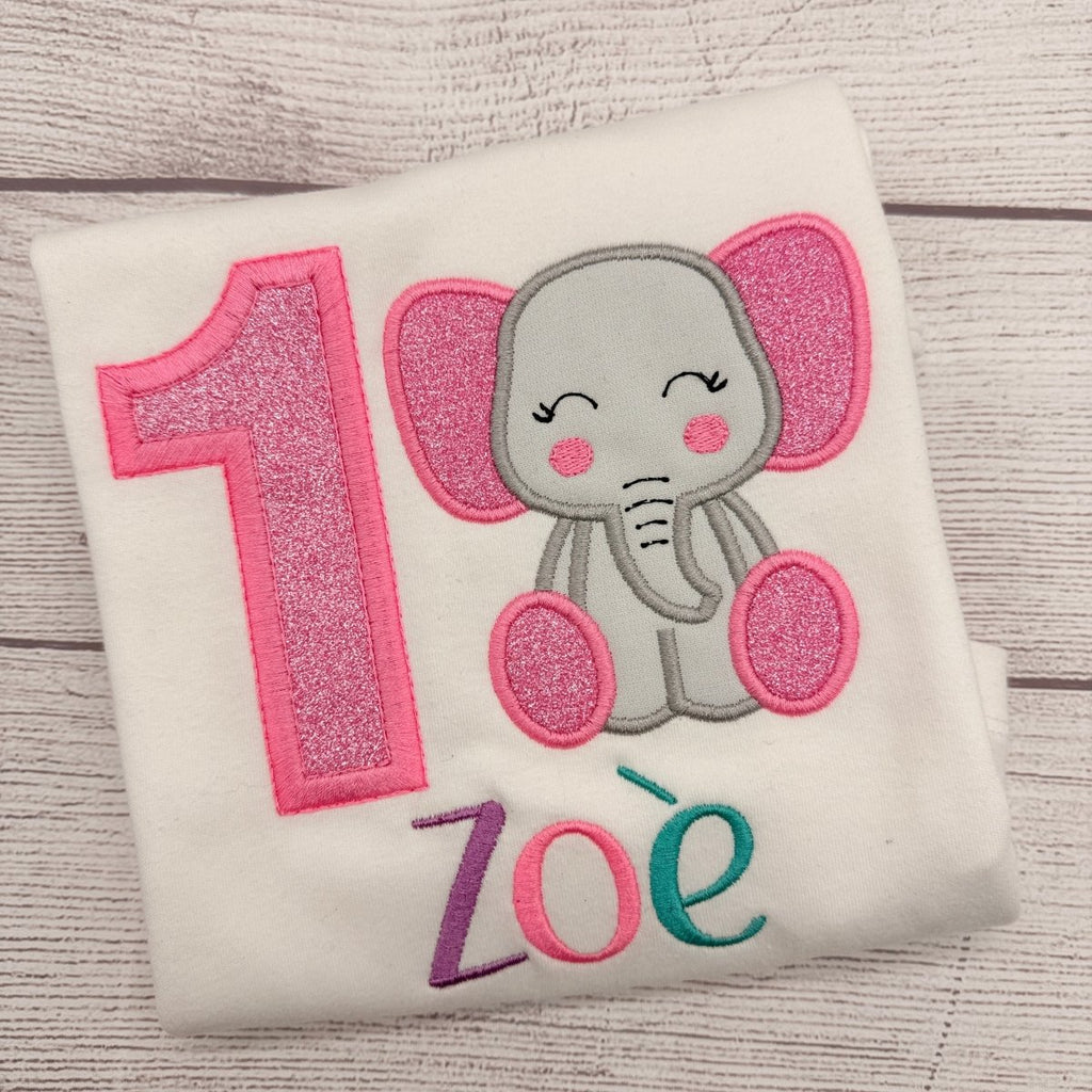 Elefant Geburtstagsshirt Kinder personalisiert – Detailansicht Glitzer-Elefant mit rosafarbenen Ohren