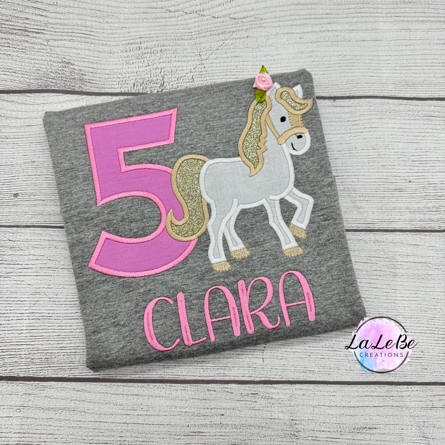 Personalisiertes Pferde Geburtstagsshirt mit Namen - lalebecreations.de