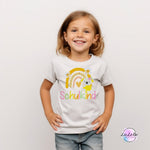 Besticktes T-Shirt zum ersten Schultag mit Koala - und Regenbogenmotiv - lalebecreations.de
