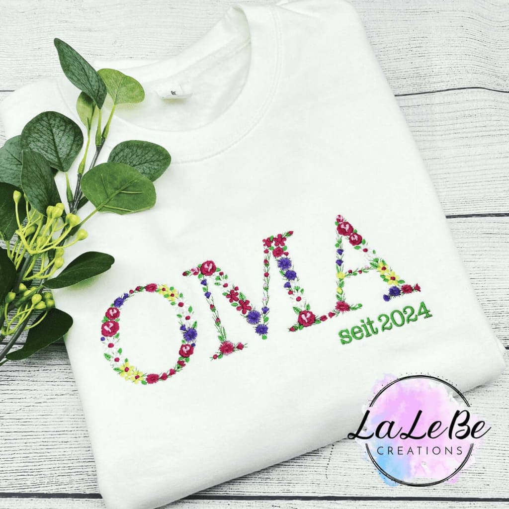 Floral besticktes Oma-Sweatshirt – Personalisierte