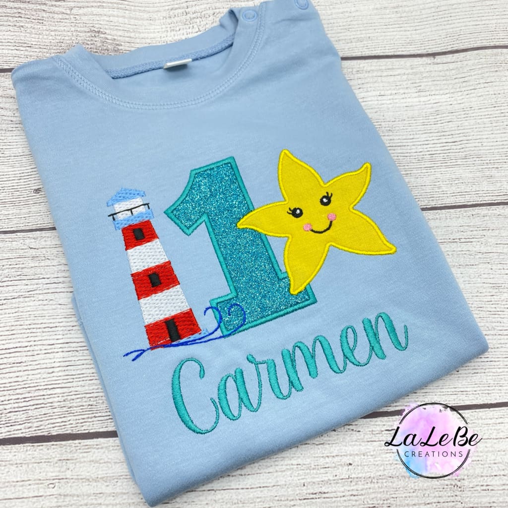 Geburtstags - T-Shirt – Nordsee - Motiv mit Leuchtturm, Wellen & Seestern - lalebecreations.de
