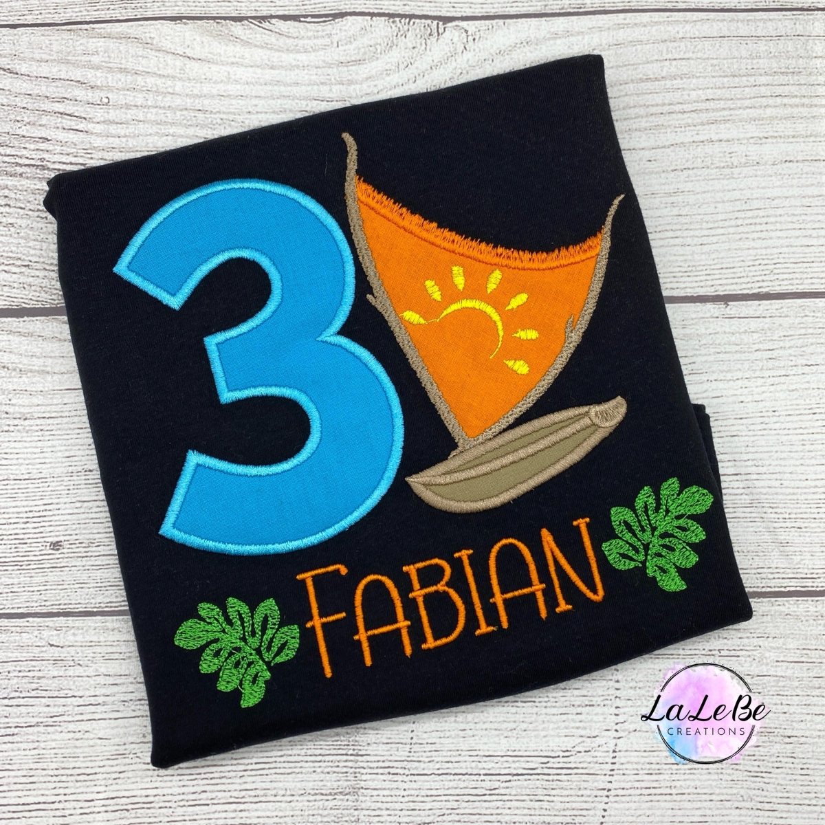 Geburtstags-T-Shirt Segelboot Abenteuer – Für kleine