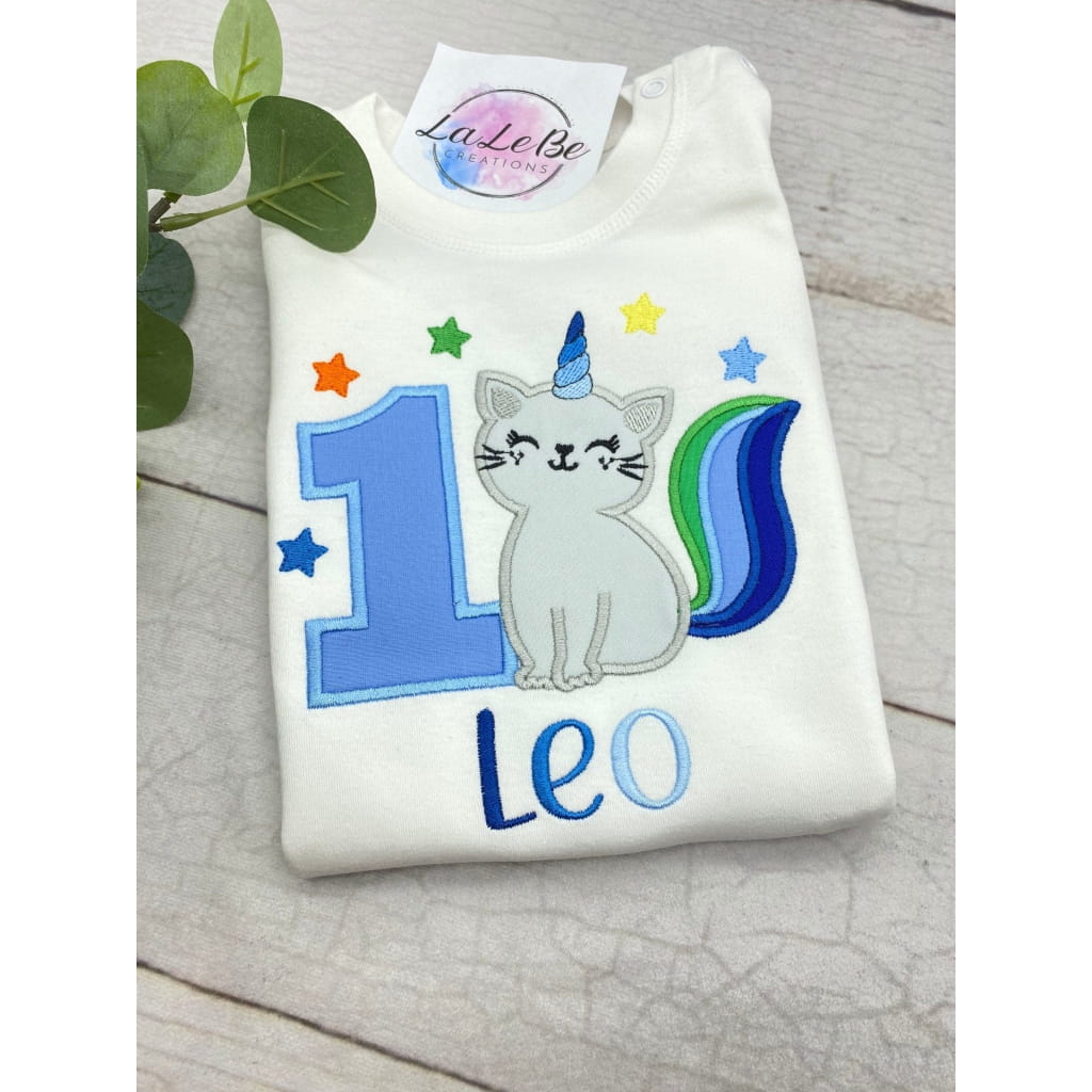 Geburtstagsshirt mit gestickter Einhornkatze