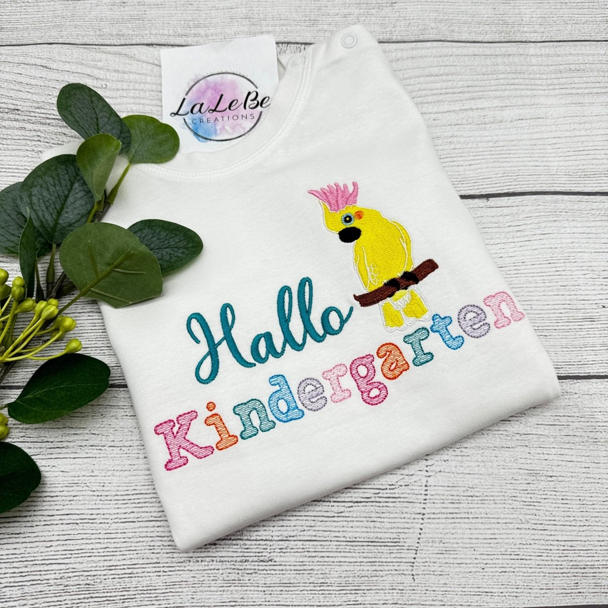 Hallo Kindergarten T-Shirt, personalisiert und mit Kakadu Motiv - lalebecreations.de