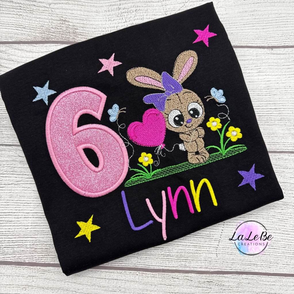 Hasen Geburtstagsshirt für Mädchen, personalisiert mit Name und Alter, besticktes T-Shirt mit Glitzer - lalebecreations.de