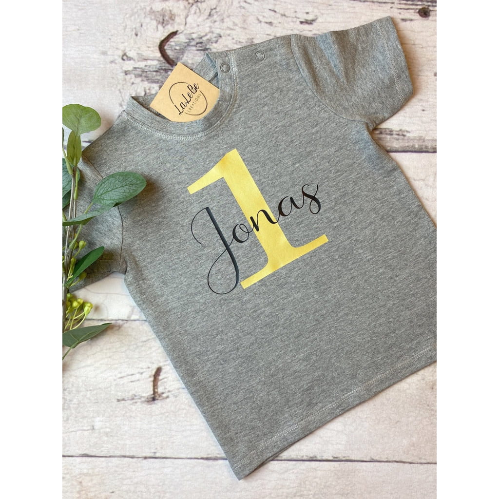 Kinder-T-Shirt personalisiert mit Zahl und Name