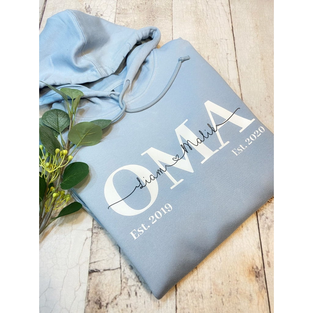 OMA Hoodie mit Kindernamen Hellblau / XS