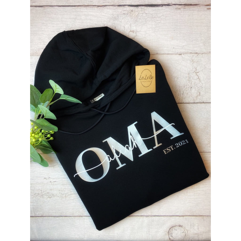 OMA Hoodie mit Kindernamen Schwarz / XS