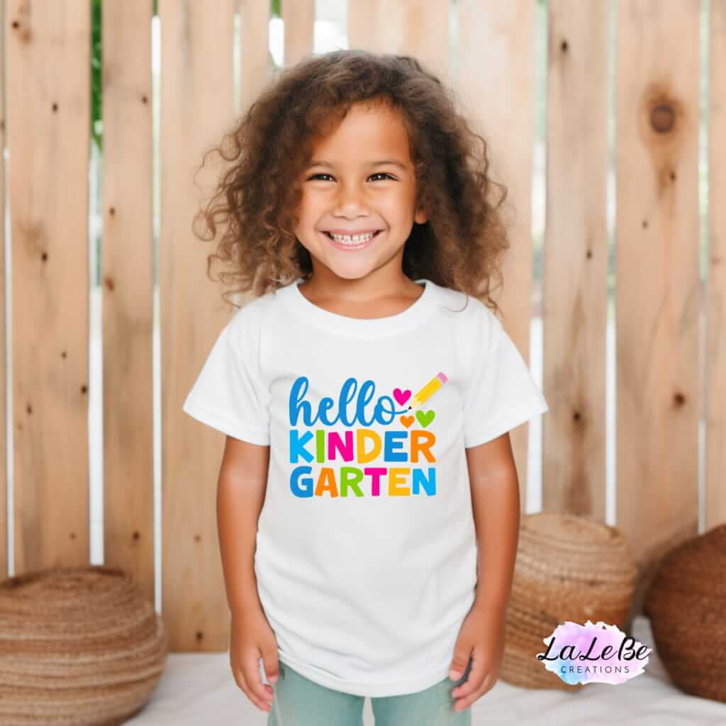 Personalisierbares T-Shirt für Kinder – Perfekt für den ersten Kindergartentag - lalebecreations.de