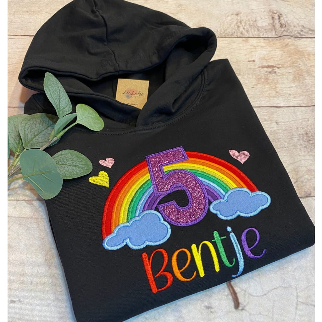 Personalisierte Regenbogen Geburtstagspullover für Kinder - lalebecreations.de