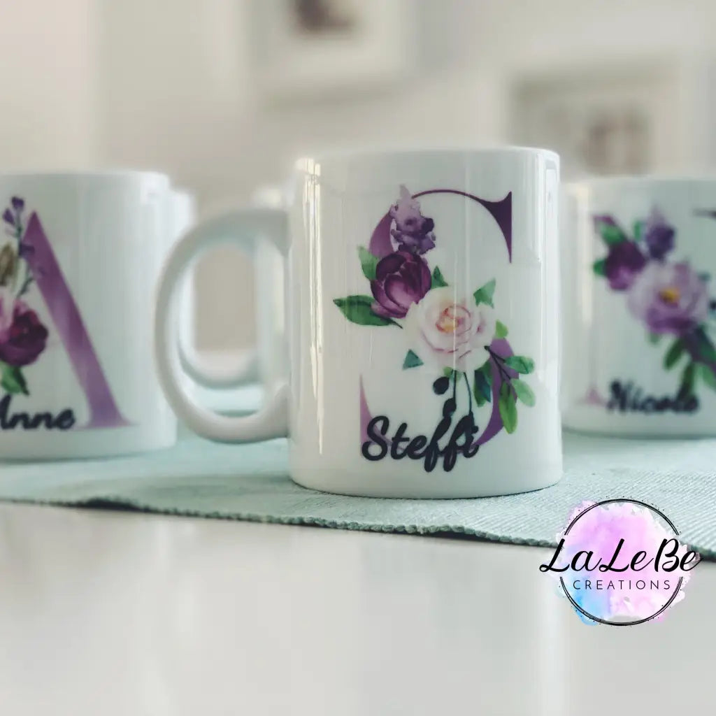 Personalisierte Tasse mit Blumenmotiv