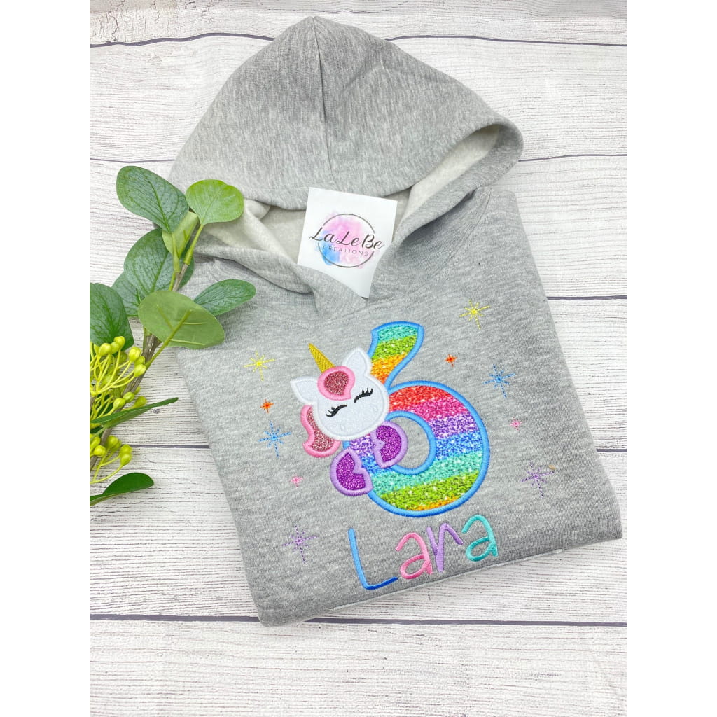 Personalisierter Geburtstagspullover Einhorn Outfit