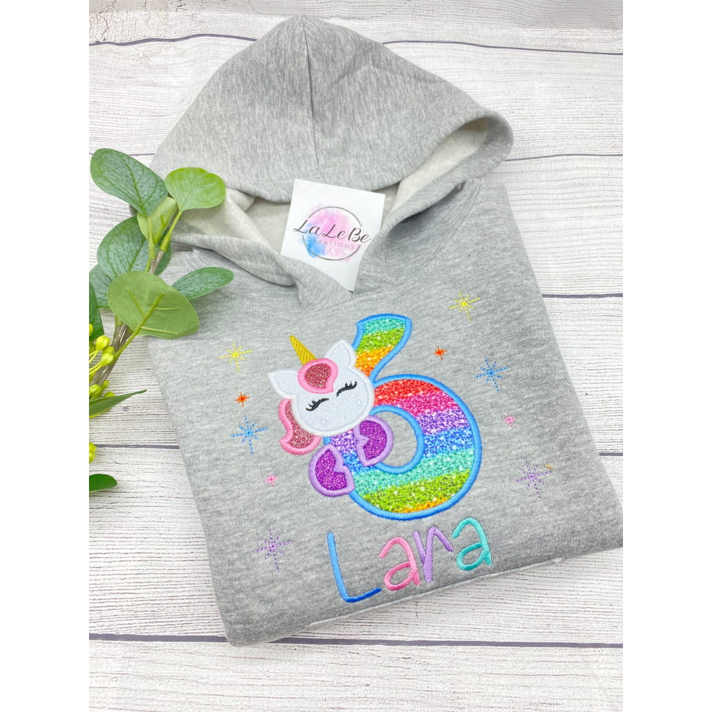 Personalisierter Geburtstagspullover Einhorn Outfit