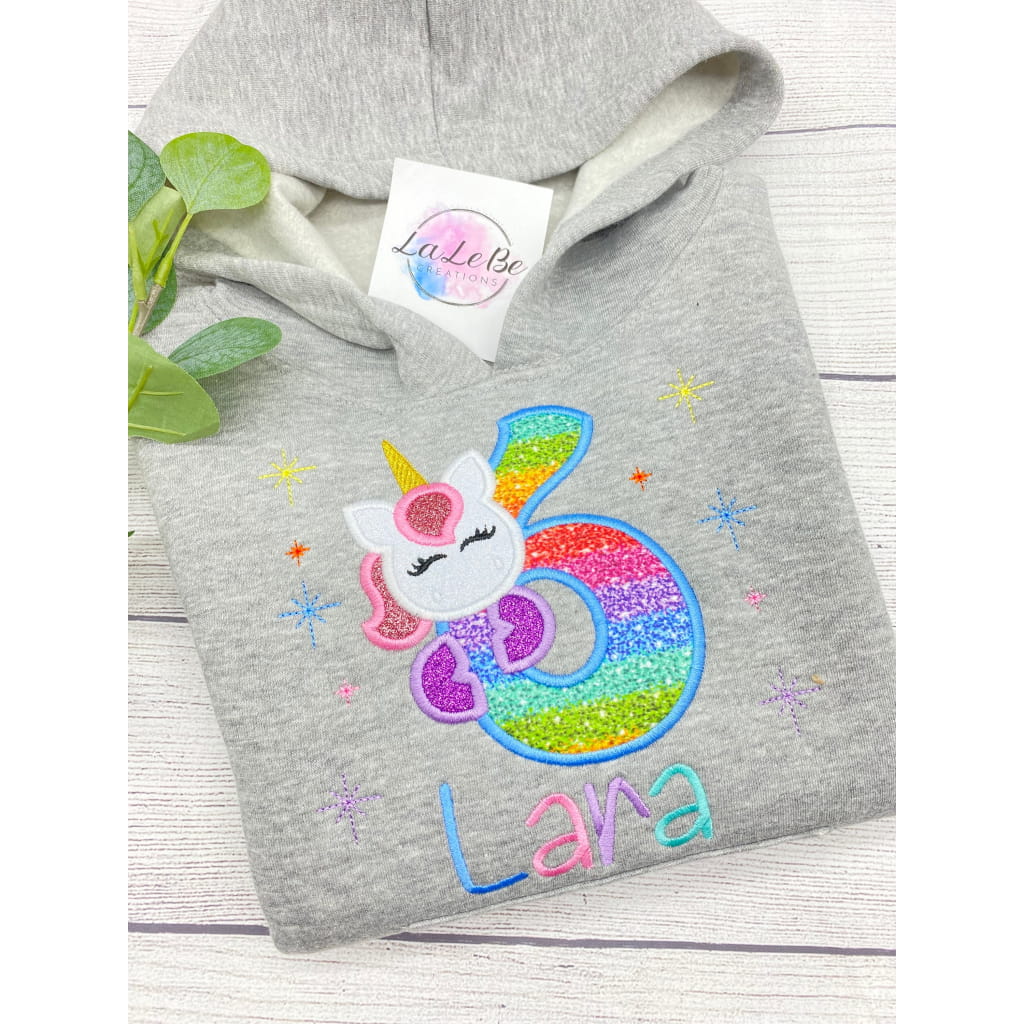 Personalisierter Geburtstagspullover Einhorn Outfit