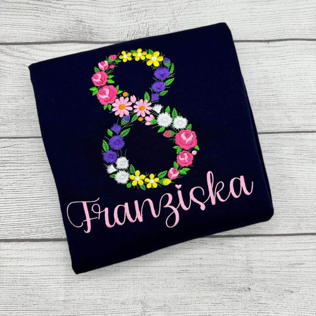 Personalisierter Geburtstagsshirt mit Blumenzahlen