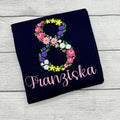 Personalisierter Geburtstagsshirt mit Blumenzahlen