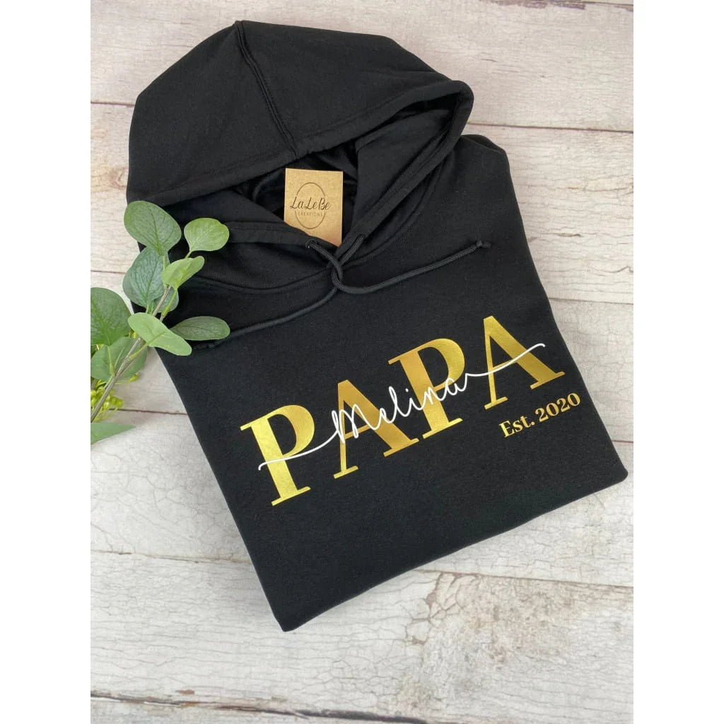 Personalisierter Papa Hoodie mit Kindernamen und Jahreszahl - lalebecreations.de
