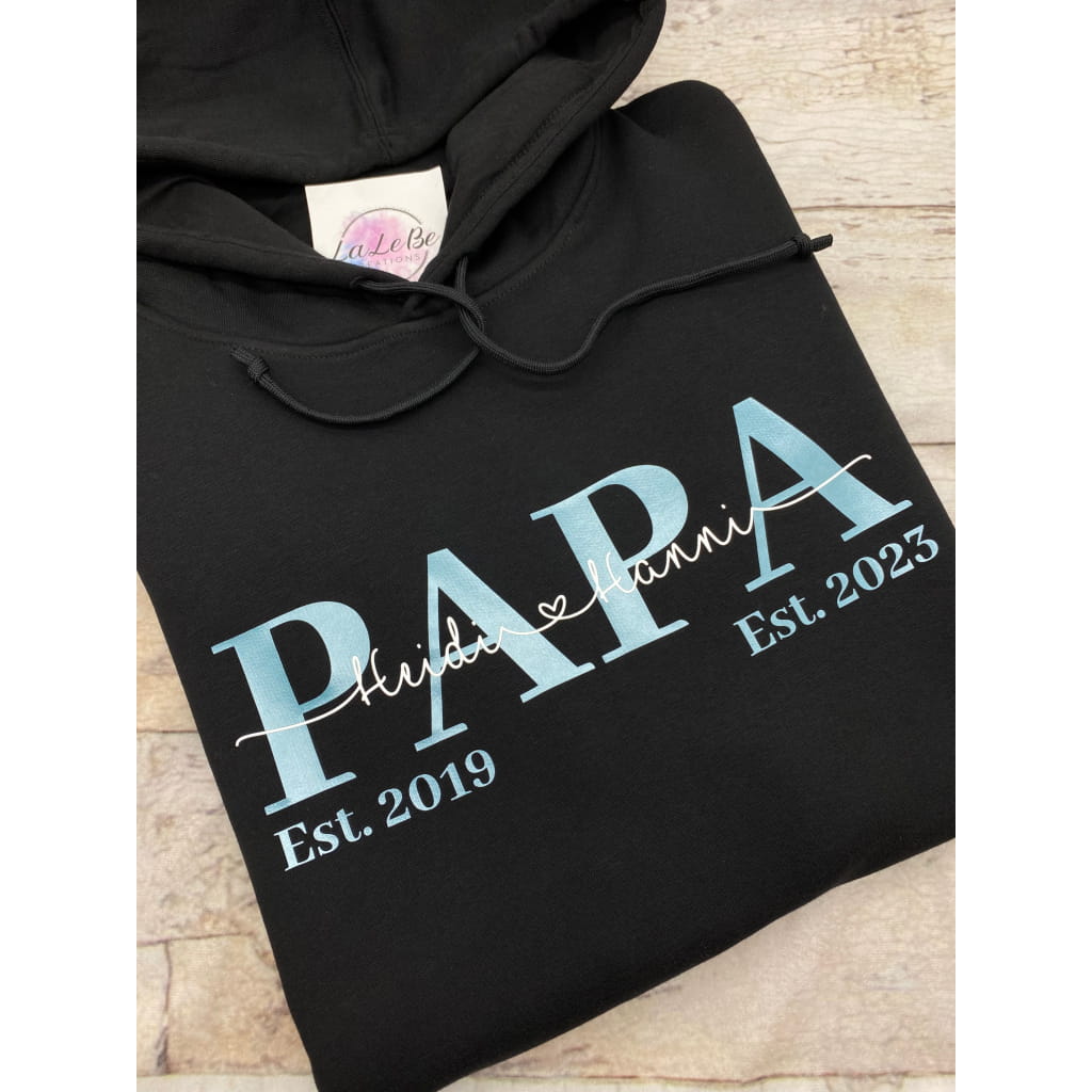 Personalisierter Papa Hoodie mit Kindernamen und Jahreszahl - lalebecreations.de