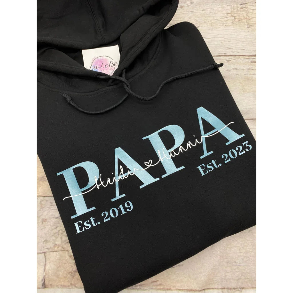 Personalisierter Papa Hoodie mit Kindernamen und Jahreszahl - lalebecreations.de