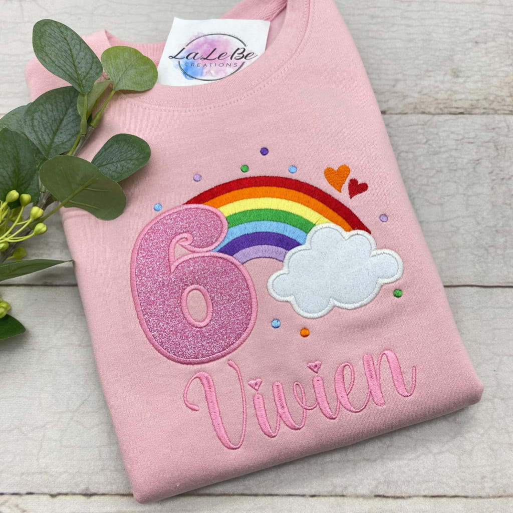 Personalisierter Regenbogen Geburtstagspullover mit Glitzer