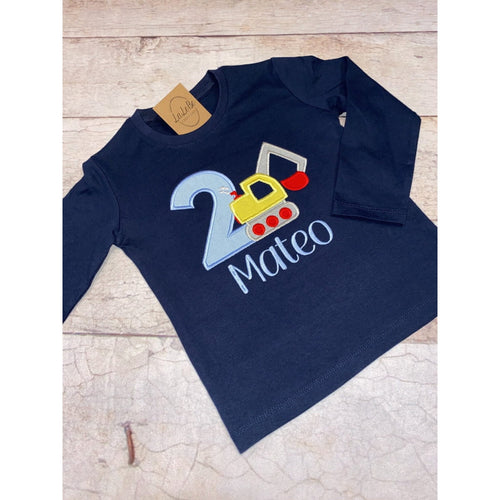 Bagger Geburtstagsshirt Jungen personalisiert – Navy Langarmshirt mit Kettenbagger-Applikation, Zahl und Name Mateo