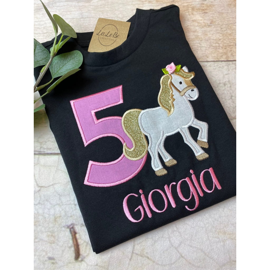 Personalisiertes Pferde Geburtstagsshirt mit Namen - lalebecreations.de
