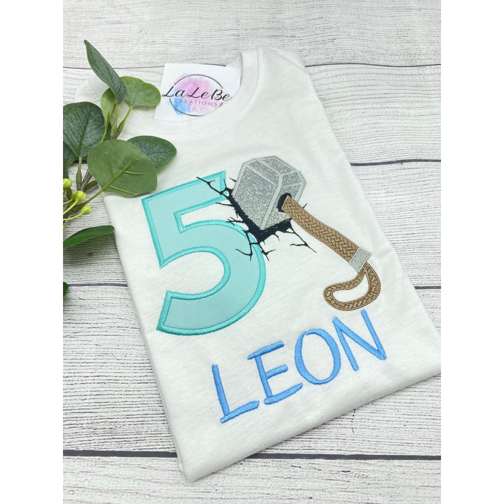 Personalisiertes Superhelden Hammer Geburtstagsshirt